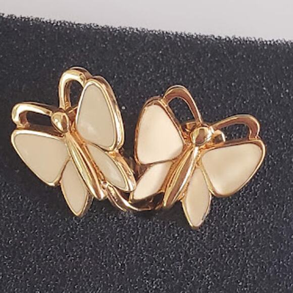 Monet Cream Enamel‎ Small Butterfly Clip On Earrings Gold Tone - Picture 1 of 6